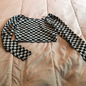 Black and white checkered long sleeve crop top